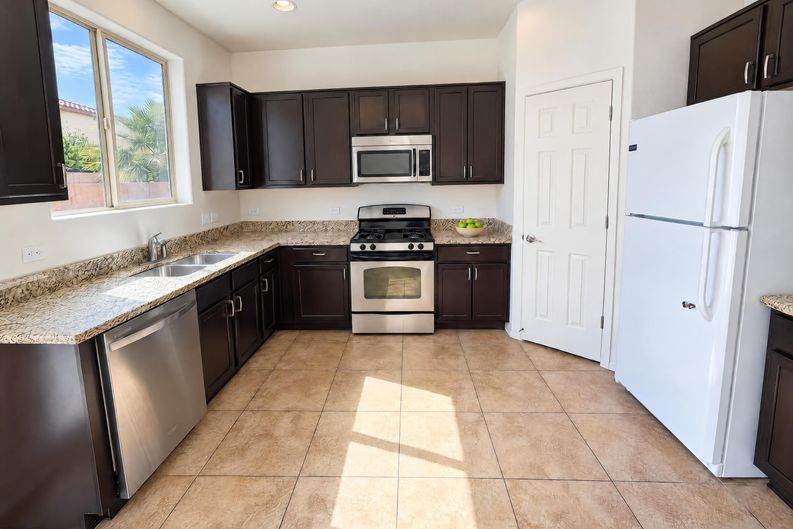 Photo 6 of 29 of 683 W Calle Capotasto, Sahuarita, AZ