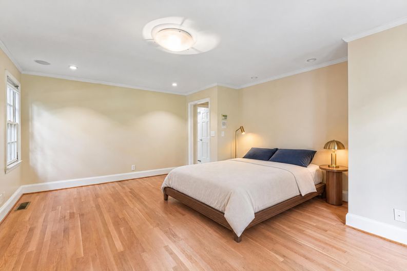 Photo 16 of 87 of 3135 Spalding Dr, Sandy Springs, GA