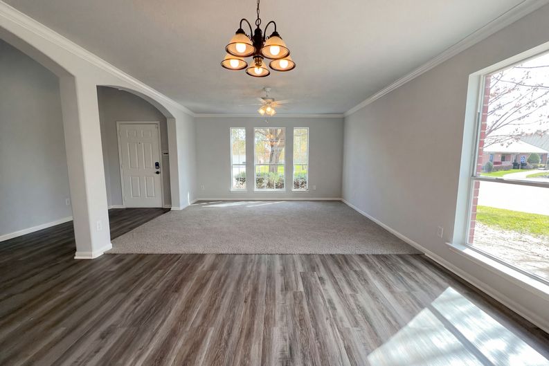 Photo 9 of 22 of 12111 Virline Ln, Houston, TX