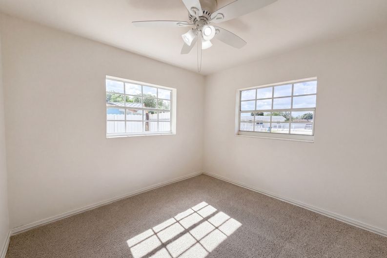Photo 4 of 20 of 4403 NW 202nd St, Miami Gardens, FL