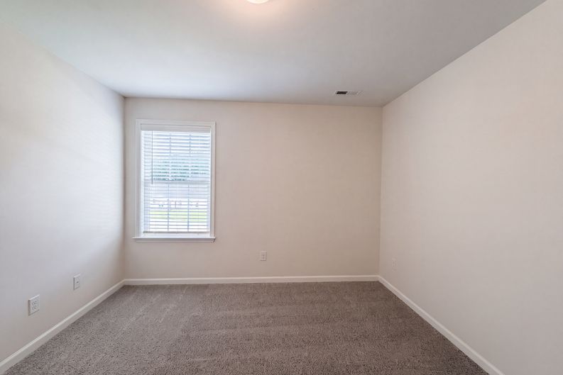 Photo 23 of 37 of 7463 Buckview Ct, Kernersville, NC