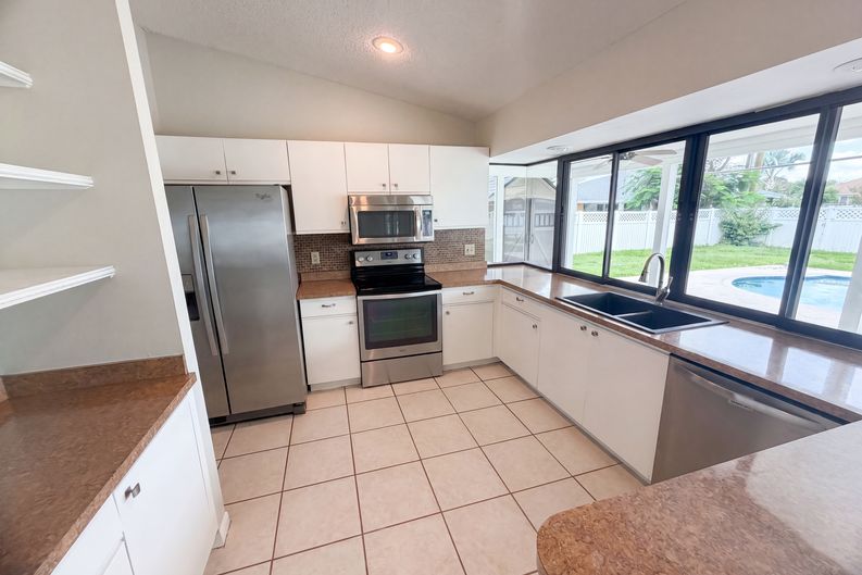 Photo 26 of 38 of 2305 SW Fern Cir, Port Saint Lucie, FL