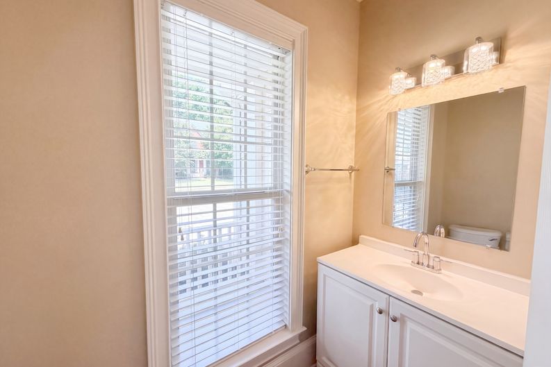 Photo 15 of 21 of 1414 Belfaire Lake Trl, Dacula, GA