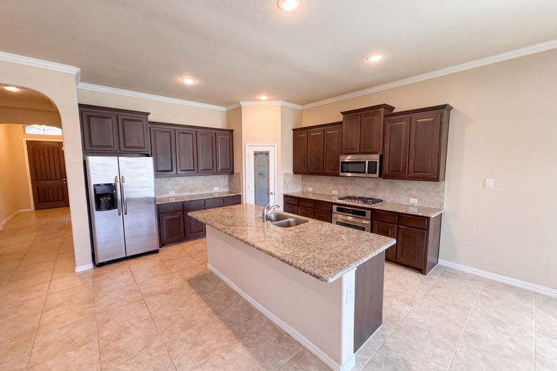 Photo 6 of 16 of 3912 Gennaker Dr, Denton, TX