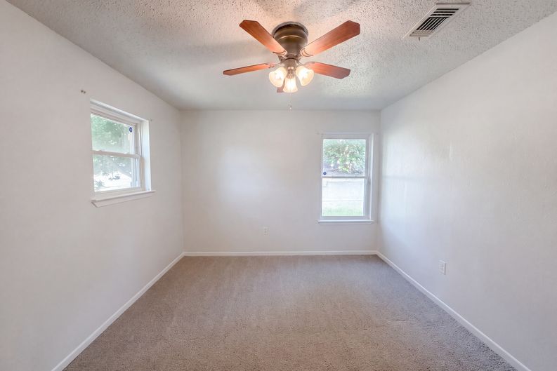 Photo 9 of 16 of 908 Laurie Ln, Copperas Cove, TX