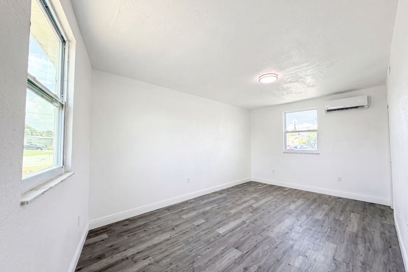 Photo 11 of 26 of 21530 Glendale Ave, Port Charlotte, FL