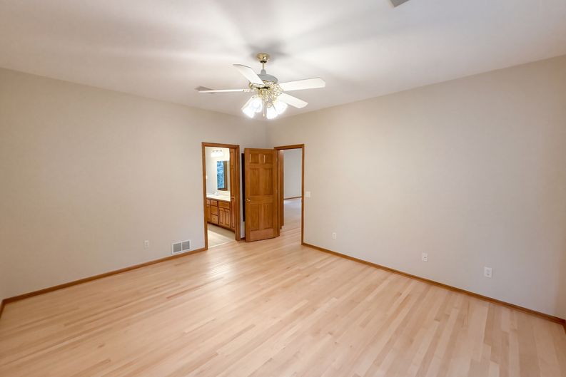 Photo 13 of 35 of 3264 Richmond Alcove, Woodbury, MN