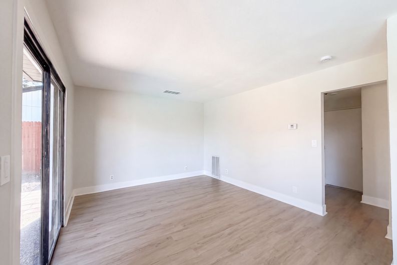 Photo 7 of 46 of 6005 La Castana Way, Sacramento, CA