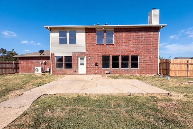 Photo 5 of 21 of 3940 Victory Ct, Midlothian, TX
