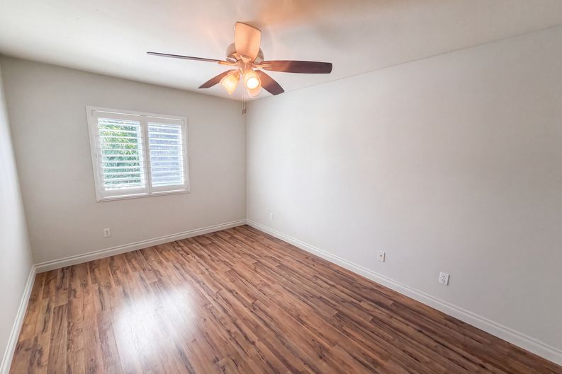 Photo 12 of 26 of 5105 Mendip St, Oceanside, CA
