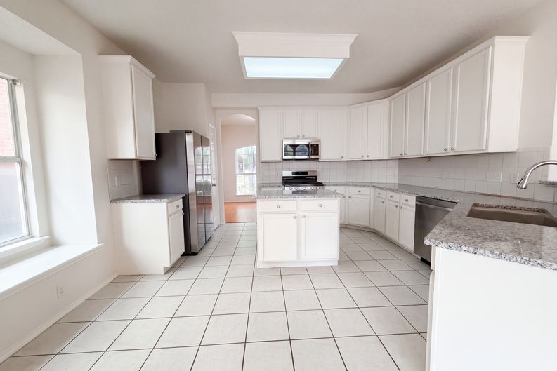 Photo 3 of 14 of 441 Trinity Dr, Allen, TX