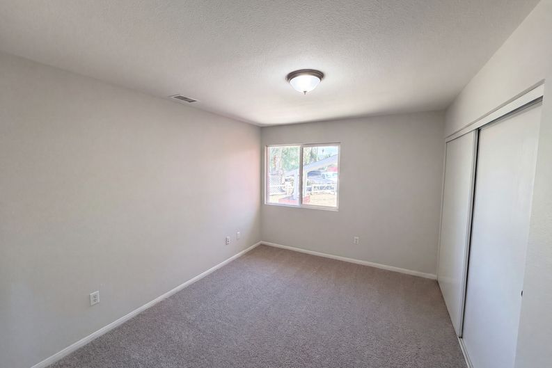 Photo 14 of 20 of 215 Laurel Ln, Hemet, CA
