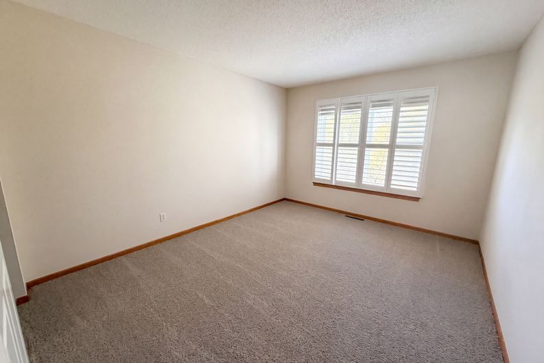 Photo 4 of 26 of 17005 78th Pl N, Maple Grove, MN