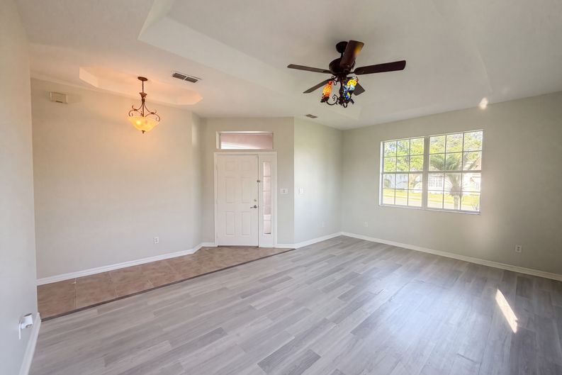 Photo 3 of 24 of 204 Round Man St, Leesburg, FL