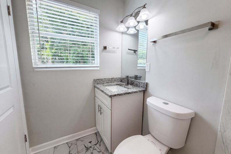 Photo 17 of 25 of 4406 Lane Ave S, Jacksonville, FL
