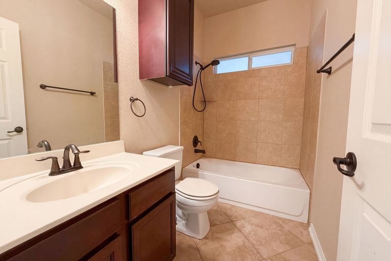 Photo 9 of 22 of 6941 Laura Hts, Schertz, TX