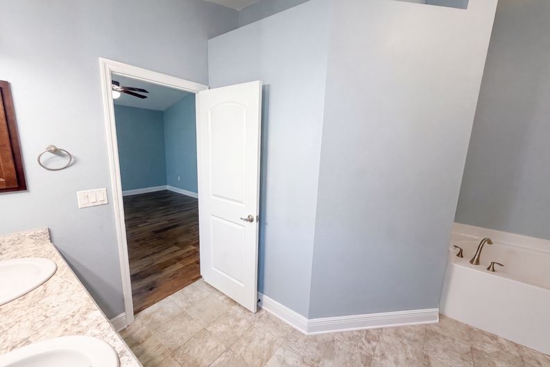Photo 15 of 26 of 1229 Longville Cir, Tavares, FL