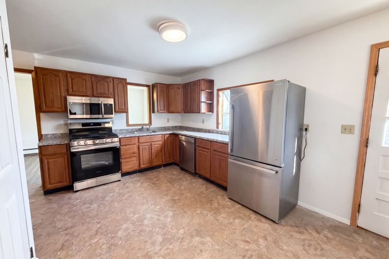 Photo 6 of 25 of 578 Garden Ave, Woodbridge, NJ