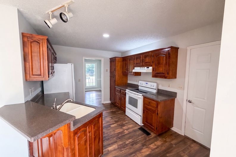 Photo 6 of 27 of 518 Glenfield Cir, Maryville, TN
