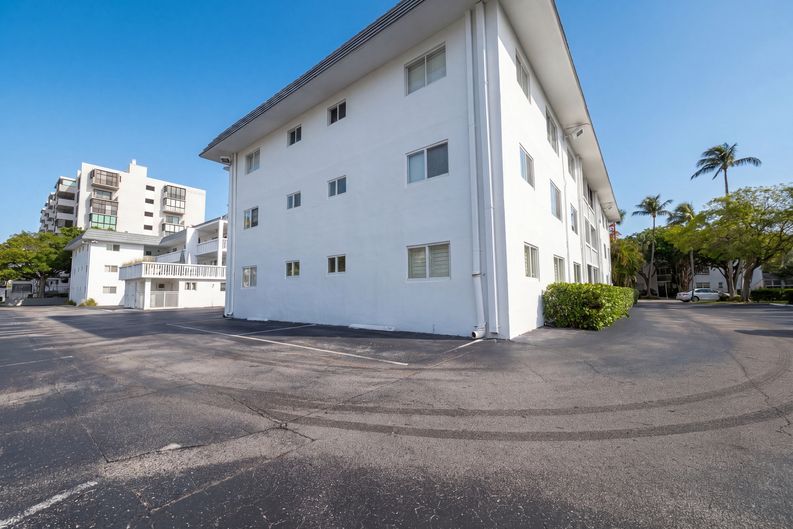 Photo 5 of 17 of 200 Galen Dr, Key Biscayne, FL