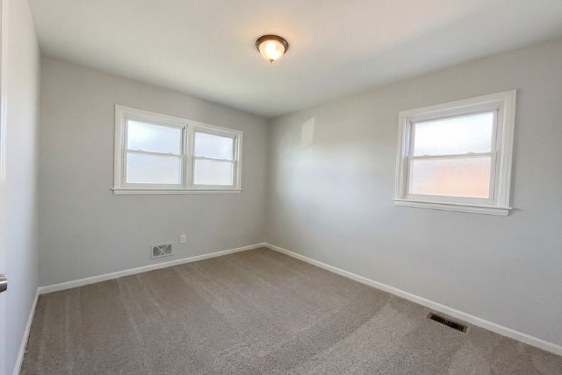 Photo 10 of 19 of 29212 Ursuline St, Saint Clair Shores, MI