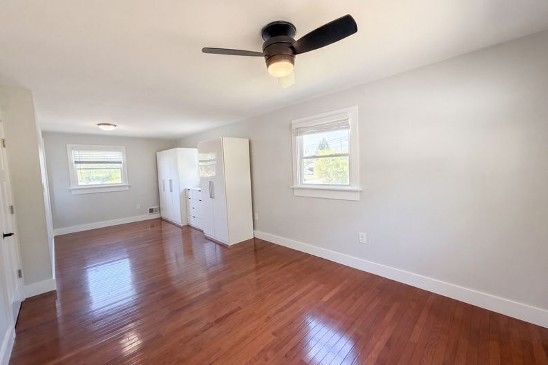 Photo 14 of 24 of 6515 Carriage Dr, Alexandria, VA