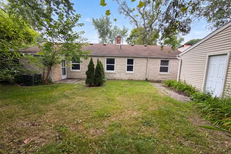 Photo 5 of 22 of 30406 Everett St, Southfield, MI