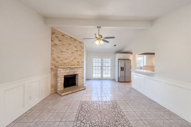 Photo 3 of 14 of 404 Vincent St, Cedar Hill, TX
