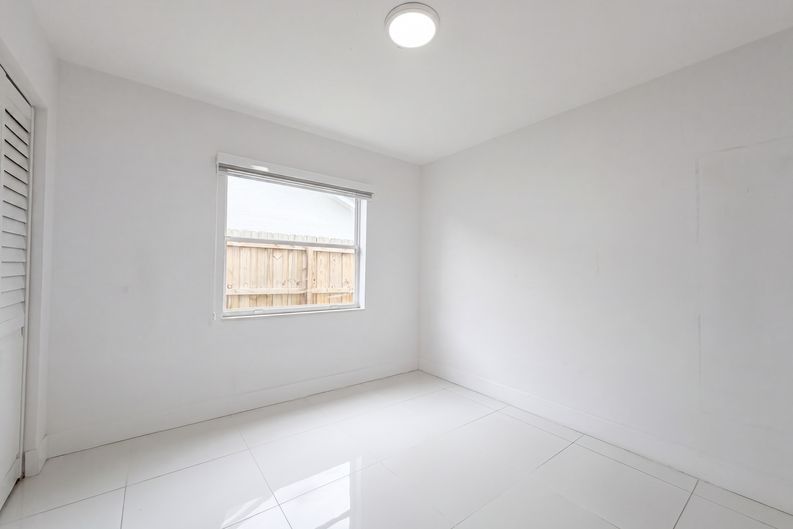 Photo 16 of 25 of 16571 SW 145th Ave, Miami, FL