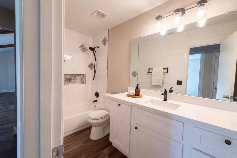 Photo 10 of 17 of 711 Rush Creek Dr, Allen, TX