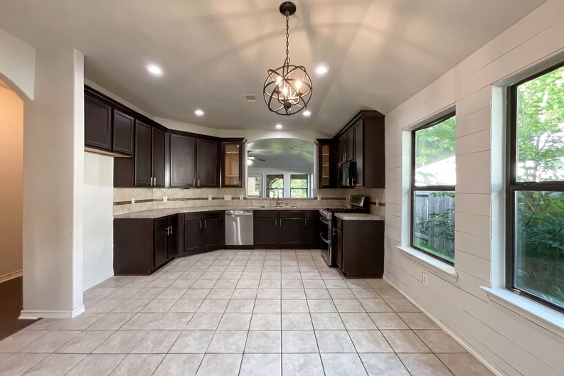 Photo 7 of 18 of 1603 Katydid Ct, Conroe, TX