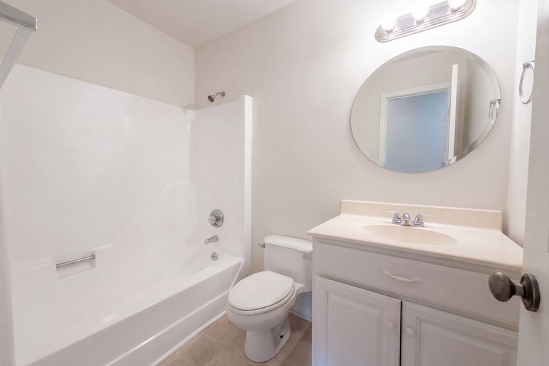 Photo 15 of 20 of 3221 Meadow Ln, Winston Salem, NC