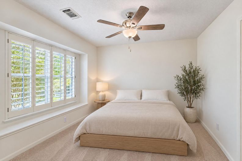Photo 4 of 32 of 7927 High Knoll Ln, Houston, TX