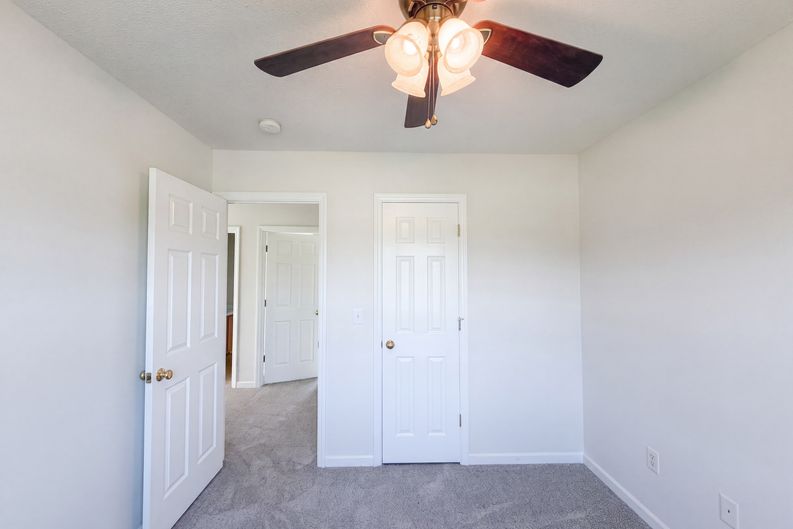 Photo 14 of 22 of 889 Salem Pointe Ln, Winston Salem, NC