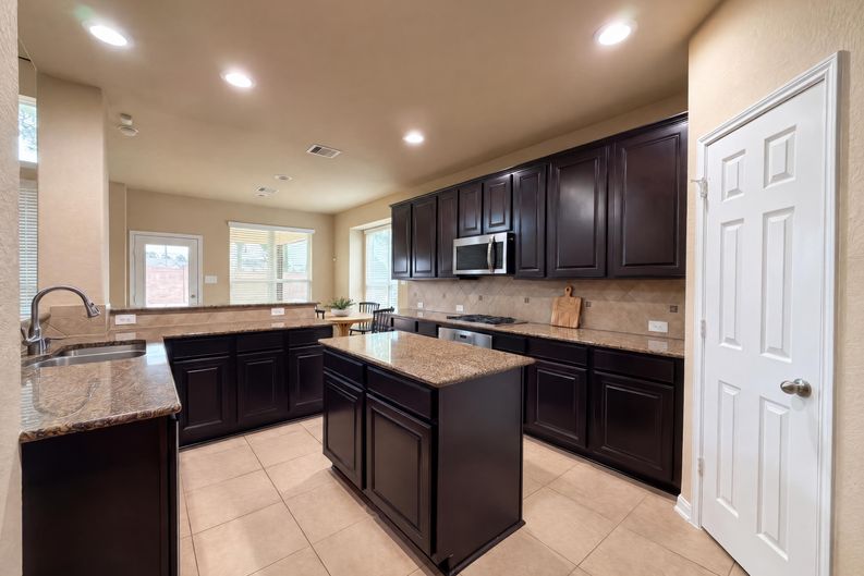 Photo 27 of 40 of 9003 Newcroft Ct, Tomball, TX
