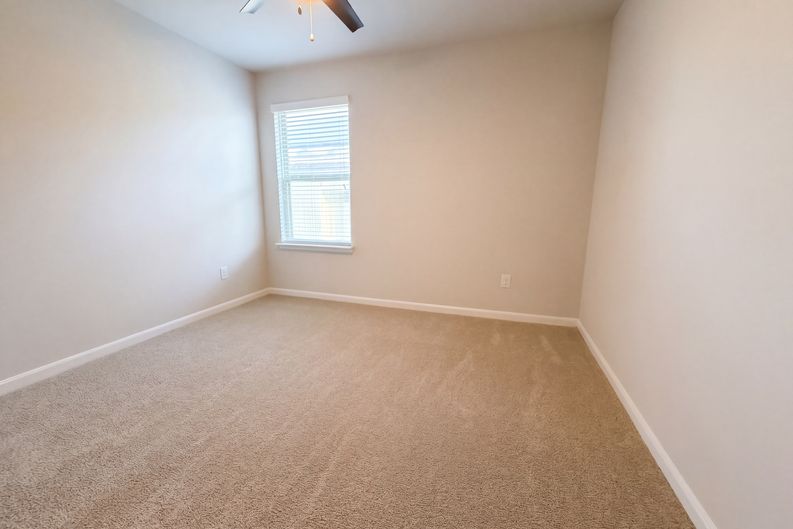 Photo 15 of 24 of 8322 Oakleaf Meadow Ct, Rosharon, TX