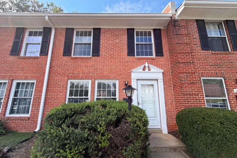 Photo 12 of 15 of 141 N Duke Dr, Sterling, VA