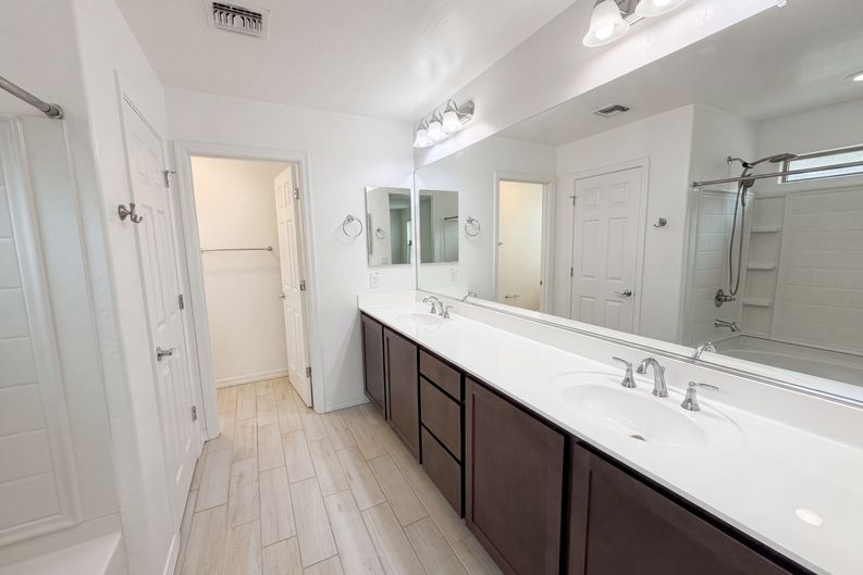Photo 10 of 26 of 5728 W Raymond St, Phoenix, AZ
