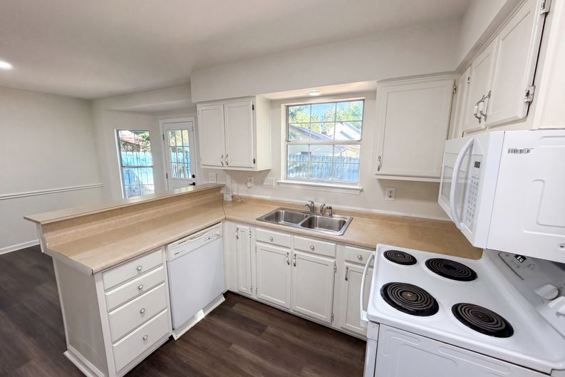 Photo 7 of 24 of 4720 Topsail Ct, Charlotte, NC