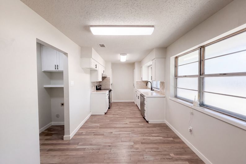Photo 9 of 24 of 6601 Oaklawn Dr, Watauga, TX