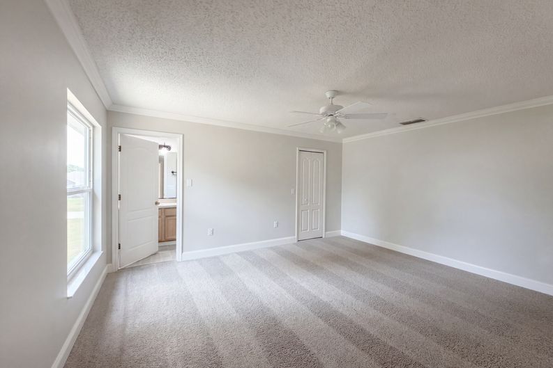 Photo 4 of 20 of 1360 Wildberry Ln, Deltona, FL