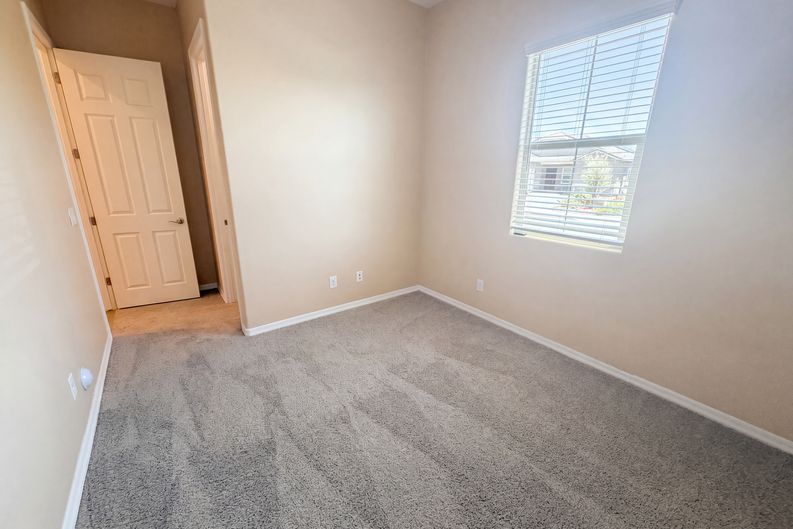 Photo 16 of 37 of 19562 W Wilshire Ave, Buckeye, AZ