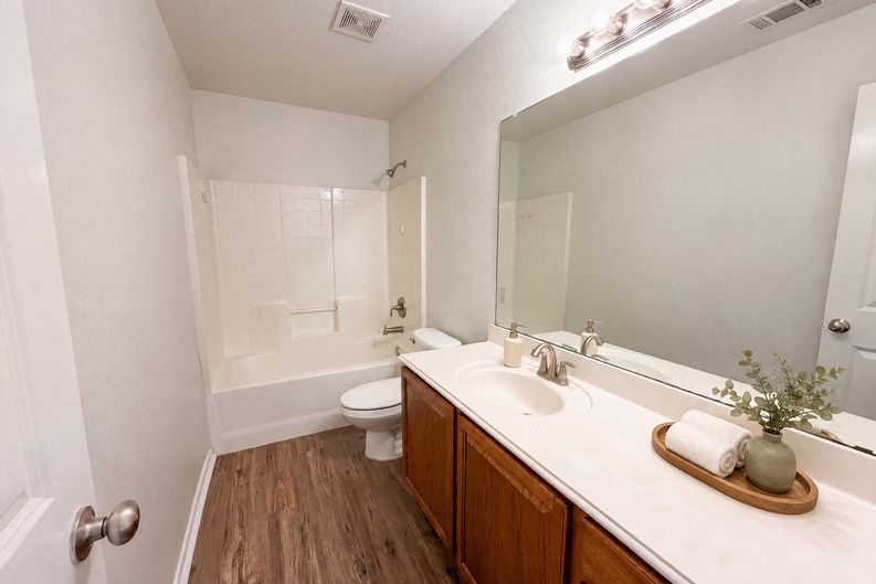 Photo 13 of 17 of 1618 Hillside Dr, Waxahachie, TX
