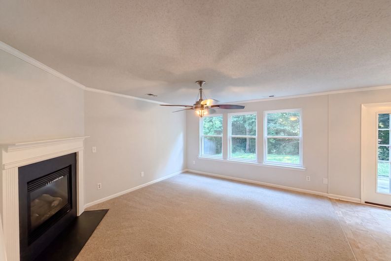Photo 8 of 18 of 2502 Harwood Hills Ln, Charlotte, NC