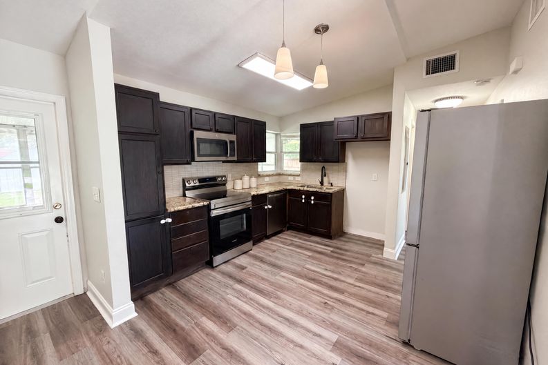 Photo 6 of 21 of 1502 Daroca Dr, Deltona, FL