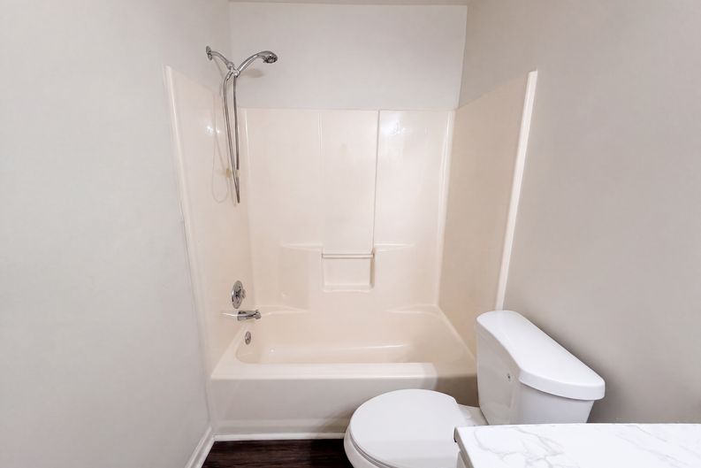 Photo 10 of 21 of 1337 Parkside Club Dr, Lawrenceville, GA
