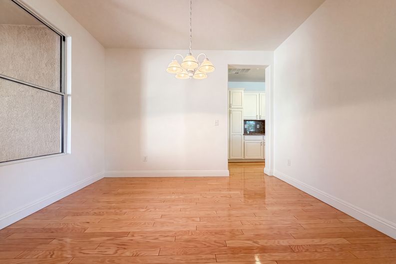 Photo 7 of 23 of 10228 Donde Ave, Las Vegas, NV