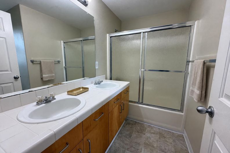 Photo 9 of 18 of 571 SW 207th Ave, Beaverton, OR