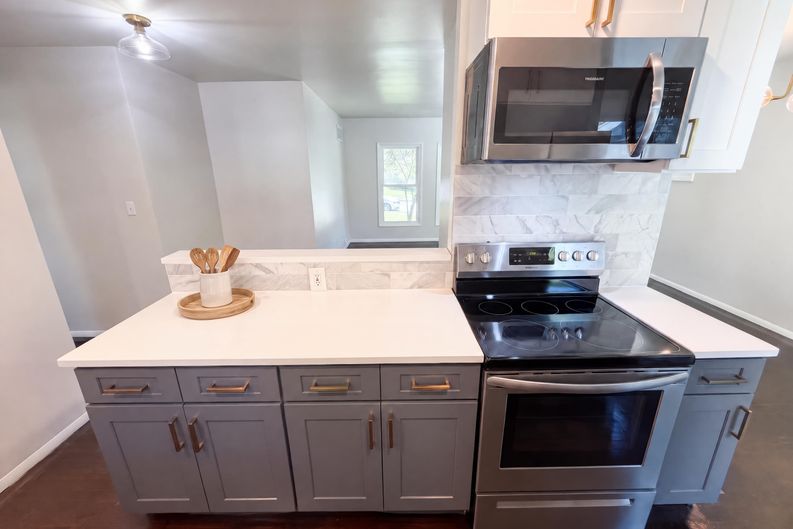 Photo 6 of 16 of 2590 Swansea Rd, Columbus, OH