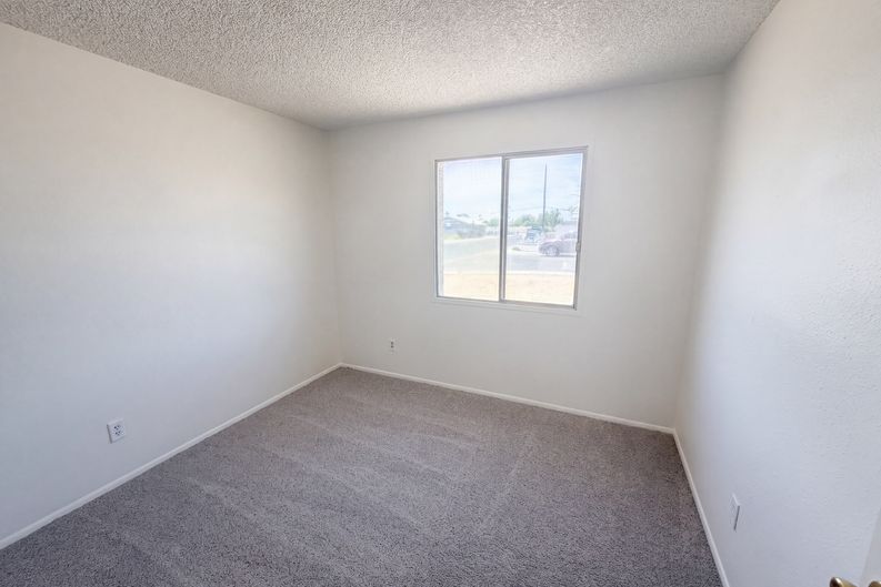 Photo 10 of 19 of 2831 N 70th Dr, Phoenix, AZ